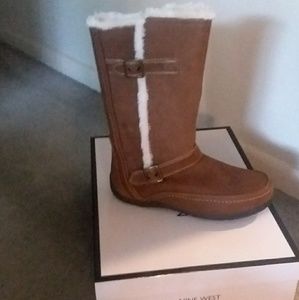 Child's medium-sized 9 side zipper for easy put on